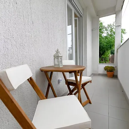 Sweet Life - With Balcony شقة زادار
